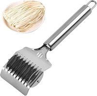 Presse à pâtes et extrudeuse Saleem International en fer, machine à raviolis, découpeuse et emporte-pièce – Écologique, en stock, compatible lave-vaisselle, planche à gnocchis