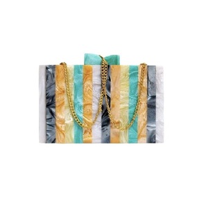 Bolso de Mano de Resina Hecho a Mano con Rayas de Mármol, Cadena Dorada, Decoración Artística de Moda - Product Image 1
