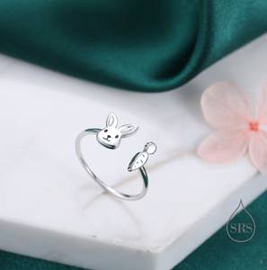 Anillo Abierto Súper Lindo de Conejo y Zanahoria en Plata de Ley Chapado en Oro de 14K, Anillo de Boda Ajustable - Product Image 1