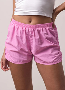 Short de course pour femme, nouvelle conception, logo personnalisé rose, tissu tissé, taille élastique, nylon léger, pour la gym et le yoga. - Product Image 4