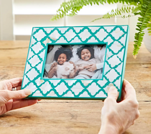 Cadre photo à motifs géométriques marocains faits à la main Décor élégant exquis avec incrustation de résine de nacre - Product Image 4