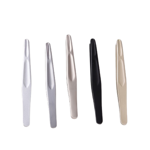 Juego de Pinzas para Cejas de Acero Inoxidable Profesional con Punta Redondeada, Estilo Moderno y Duradero para Depilación de Cejas y Labios - Product Image 2