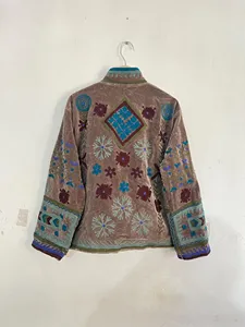Chaqueta de terciopelo suave de primera calidad con bordado floral y detalles geométricos en las mangas, estilo bohemio étnico para mujer. - Product Image 5