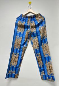 Conjunto de Pijama de Lujo Ecológico de 3 Piezas para Mujer, 100% Algodón, Estampado de Tigre, Camisa con Botones, Pantalón y Bolsa a Juego - Product Image 4