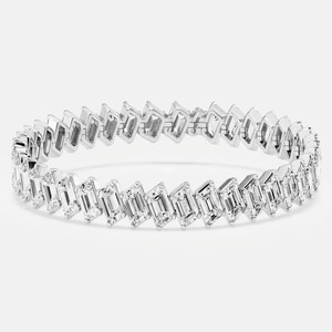 Bracelet en diamant taille émeraude de luxe en or blanc, bijoux fins de créateur, cadeau élégant pour femmes - Product Image 1