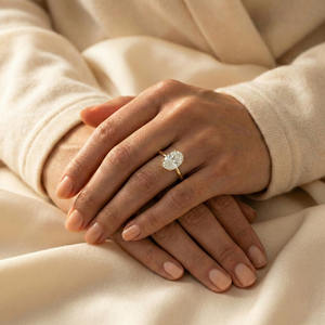 Anillo de Diamante Cultivado en Laboratorio, Corte Oval Brillante de 2.12 Quilates, Oro de 10 y 14 Quilates, Ligero, con Engaste Único para Joyerías y Vendedores - Product Image 1