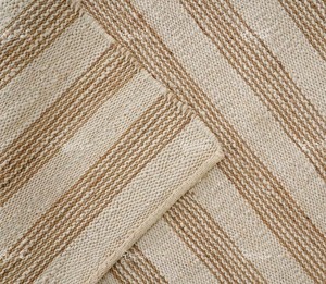 Tapis en jute naturel tissé à la main avec un design rayé moderne, durable, écologique, à poils plats, épaisseur moyenne, pour la maison et le salon - Product Image 1