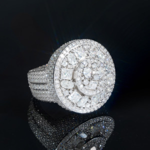 Anillo de cóctel unisex de lujo, rodio, plata 925, moissanita, engaste pavé, corte princesa, diseño geométrico de corona, joyería de compromiso - Product Image 1