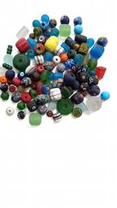 Lot mixte en gros de perles de verre africaines, formes assorties : rondes, disques, tubes, bicônes, en verre poudré, Millefiori, enroulées, vintage - Product Image 4