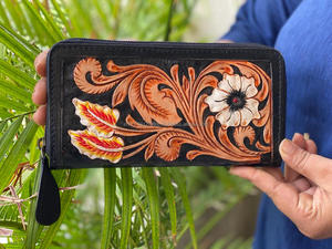 Billetera de cuero estilo occidental para mujer, cartera de mano de cuero tallado en relieve, elegante, pintado a mano - Product Image 3