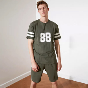 ชุดเสื้อยืดคอกลมและกางเกงขาสั้นสำหรับผู้ชายแบบสปอร์ต ดีไซน์สั่งทำขายส่งปี 2026 ชุดสองชิ้น ชุดถักคุณภาพสูงสำหรับผู้ชาย - Product Image 2