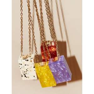 Elegante Bolso de Mano de Resina Hecho a Mano para Mujer, Decoraciones para Fiestas, RR ENTERPRISES India - Product Image 5