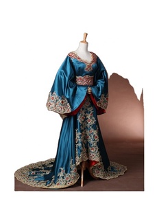 Robe de soirée luxueuse, tenue de soirée avec Appliques dorées, manches longues, traîne, col en v, dubaï, arabie saoudite, 2023 - Product Image 1