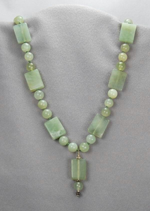 Collier en perles de résine pour femmes, couleur et taille personnalisées, fait main, bijoux écologiques tendance par Perfect Enterprises - Product Image 2