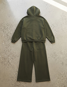 Ensemble de survêtement pour femme avec broderie effet vieilli, comprenant un sweat à capuche et un pantalon de survêtement ample à jambe large, idéal pour l'hiver - Product Image 3