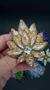 Broche élégante personnalisée faite à la main avec broderie et perles, perles décoratives de haute qualité, d'inspiration vintage, pour mariage, fiançailles, fête - Product Image 5