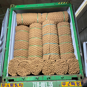 Venta al por mayor de fábrica: Alfombra de fibra de coco para paisajismo, caminos temporales, senderos de jardín, protección del suelo en resorts. Proveedor OEM de alfombras de fibra personalizadas. - Product Image 2