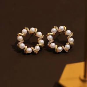 ต่างหูมุกน้ำจืดสไตล์ฝรั่งเศส แนะนำขนาด 3-4 มม. ชุบทอง เงินสเตอร์ลิง รูปทรงโดนัท - Product Image 1