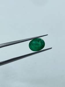 Gema de Esmeralda Natural de 1.10 Quilates, Corte Ovalado de 5.80x7.50MM, Color Verde, para Joyería - Product Image 4