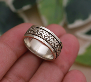 Wholesale 925 Sterling <b>Silver</b> Bezel Setting Self Design Flower <b>Band</b> Ring Textured Floral Patterned <b>Wedding</b> Party <b>Bands</b> Women - Product Image 1