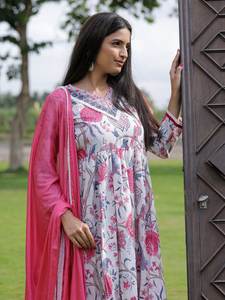 Elegante Abito Anarkali Senza Tempo in Seta con Scollo a V per Donna, Personalizzabile in Vari Colori, Taglie S-3XL - Product Image 3