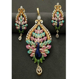 Magnifique ensemble collier et boucles d'oreilles plaqué or finition blanche, orné de zircons scintillants, idéal pour les fêtes, mariages, fiançailles, ou comme cadeau élégant. - Product Image 1