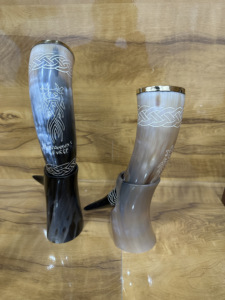 Cuerno para beber vikingo hecho a mano de búfalo genuino con soporte Cuerno de buey de búfalo Venta directa de fábrica del fabricante - Product Image 4