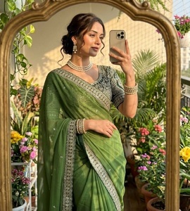 Sari indien traditionnel ethnique magnifique en georgette avec broderies et sequins pour femmes, tenue élégante pour mariage et fêtes. - Product Image 1