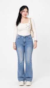 Camiseta blanca de manga larga con cuello cuadrado y estampado de letras de mariposa para mujer, informal, ajustada - Product Image 1