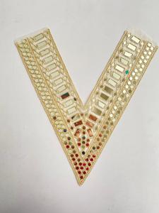 Applique en dentelle 3D fleurie de haute qualité à coudre sur mesure avec perles décoratives pour collier décoratif COL-8 - Product Image 3