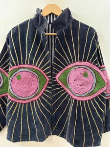 Veste en velours artisanale haut de gamme pour femme, ornée d'une broderie au point de chaînette de style Rajasthani et d'un magnifique motif œil porte-bonheur - Product Image 5