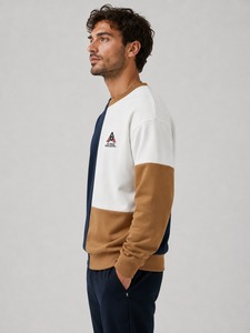 เสื้อสเวตเชิ้ตผู้ชาย ผลิตจากวัสดุพรีเมียม ให้สัมผัสนุ่ม ระบายอากาศได้ดี และมีประสิทธิภาพยาวนาน คุณภาพสูง - Product Image 3