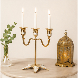 Candelabro de Lujo de 3 Brazos en Oro con Incrustaciones de Madreperla, Portavelas de Latón Hecho a Mano para Centro de Mesa de Boda y Mesa de Hotel - Product Image 4