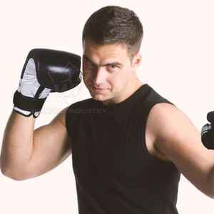 Gants de boxe professionnels avec rembourrage absorbant les chocs et sangle de poignet sécurisée pour le sparring et les entraînements sur sac de frappe. - Product Image 2