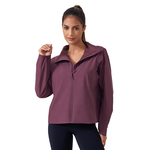 เสื้อแจ็คเก็ตผู้หญิงสีม่วง ซิปครึ่งตัว เป็นมิตรกับสิ่งแวดล้อม แห้งเร็ว ผลิตจากโพลีเอสเตอร์ 100% น้ำหนักเบา ระบายอากาศได้ดี แขนยาว สีพื้น ทรงปกติ - Product Image 1