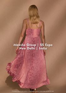 เดรสยาวสายเดี่ยวคอลึกทรงวีสำหรับผู้หญิง ลายดอกไม้ แต่งสม็อคด้านหลัง ผ้าพลิ้วไหว เหมาะสำหรับใส่ไปทะเลในฤดูร้อน มีหลายแบบให้เลือก - Product Image 2