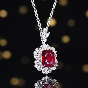 Colgante de Oro Rosa de 18K con Rubí Natural Sin Calentar de 166ct Corte Cojín Color Sangre de Pichón, Colgantes y Dijes de Diamantes - Product Image 3
