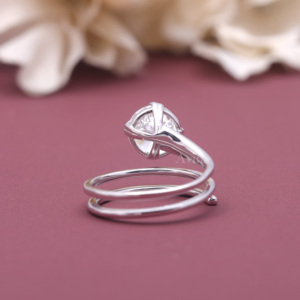 Bague solitaire moderne en or blanc/rose et or jaune 14 carats avec diamant rond cultivé en laboratoire certifié IGI, sertie en spirale - Product Image 5