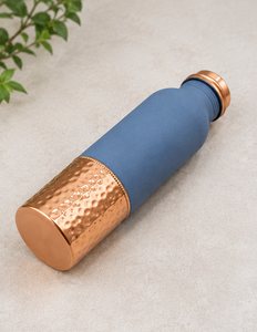 Botella de Agua de Cobre con Acabado Azul Mate, Base Martillada, Diseño Minimalista Portátil para Viajes - Product Image 4