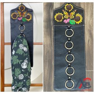 Organizador de Bufandas de Cuero Repujado Artesanal con Diseño de Mariposa, Soporte Colgante de 5 Anillos para Bufandas, Accesorio de Armario Estilo Western - Product Image 1