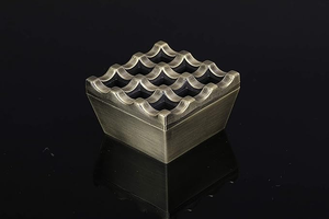 Cenicero de Escritorio Cuadrado de Aluminio Vintage con Diseño de Ondas, Marca TELOVER ENTERPRISES de Uttar Pradesh para Uso Doméstico - Product Image 2