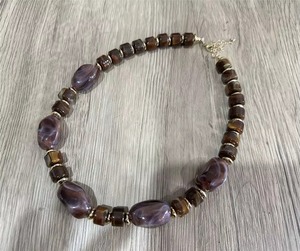 Collar de Ángel Elegante para Mujer, Accesorio de Joyería con Detalles en Oro, Cuentas de Resina Brillante, Diseño de Lujo Hecho a Mano - Product Image 6