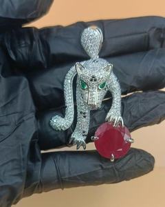 Colgante de leopardo con rubí rojo y moissanita, plata 925 chapada en oro blanco de 14K, estilo hip hop, joyería con incrustaciones de diamantes. - Product Image 5