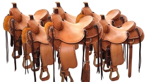 Selle de cheval classique en cuir de style western, équipement d'équitation haut de gamme, confortable et durable, avec arceau en fibre - Product Image 4
