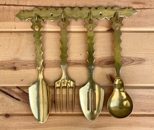 Ensemble d'ustensiles vintage en laiton avec poignées décoratives, spatule, fourchette, cuillère, ustensiles en métal résistants à la rouille - Product Image 1