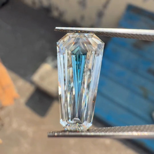 Diamante Cultivado en Laboratorio con Corte Antiguo Tipo Daga |   Diamante con Corte Baguette Cónico |   Anillo de compromiso con diamante suelto de efecto centro azul pulido - Product Image 2