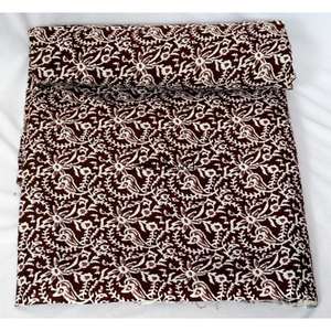 ผ้าฝ้ายพิมพ์ลายดอกคุณภาพสูง 100% ขายส่งผ้าฝ้ายแบบขายเป็นหลา สำหรับทำชุดเดรส ผ้าม่าน ผ้าปูที่นอน และของตกแต่งบ้าน - Product Image 1