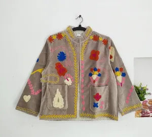 Chaqueta de Terciopelo Taupe Hecha a Mano para Mujer, Bordado Floral Colorido Artesanal, Estilo Boho Vintage, Blazer Abierto por Delante - Product Image 2