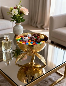 Hermoso tazón decorativo con diseño martillado en oro, ideal para frutos secos, dulces, exhibición en mesa de comedor y servicio en fiestas, procedente de la India. - Product Image 2