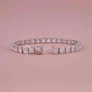 Brazalete de Diamantes de Corte Radiante de Diseño Premium, Brazalete de Diamantes Creados en Laboratorio con Claridad VVS para Mujer - Product Image 1
